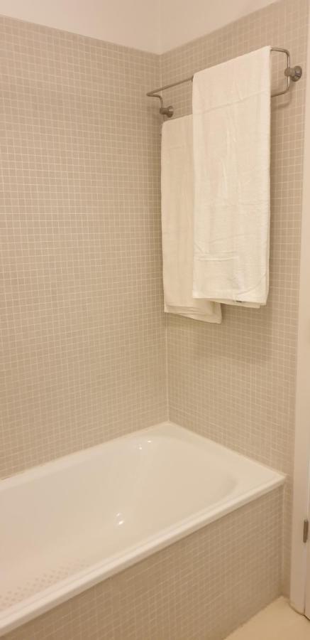5Min Walk From Subway Station & Free Parking Apartment Lisbon Bagian luar foto
